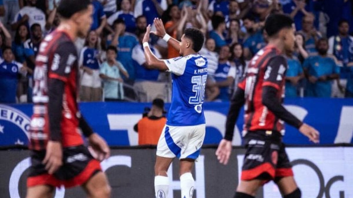 Kauã Prates, de 17 anos e autor do primeiro gol da Raposa em 2026, é alvo de gigante alemão; saiba mais sobre o jovem