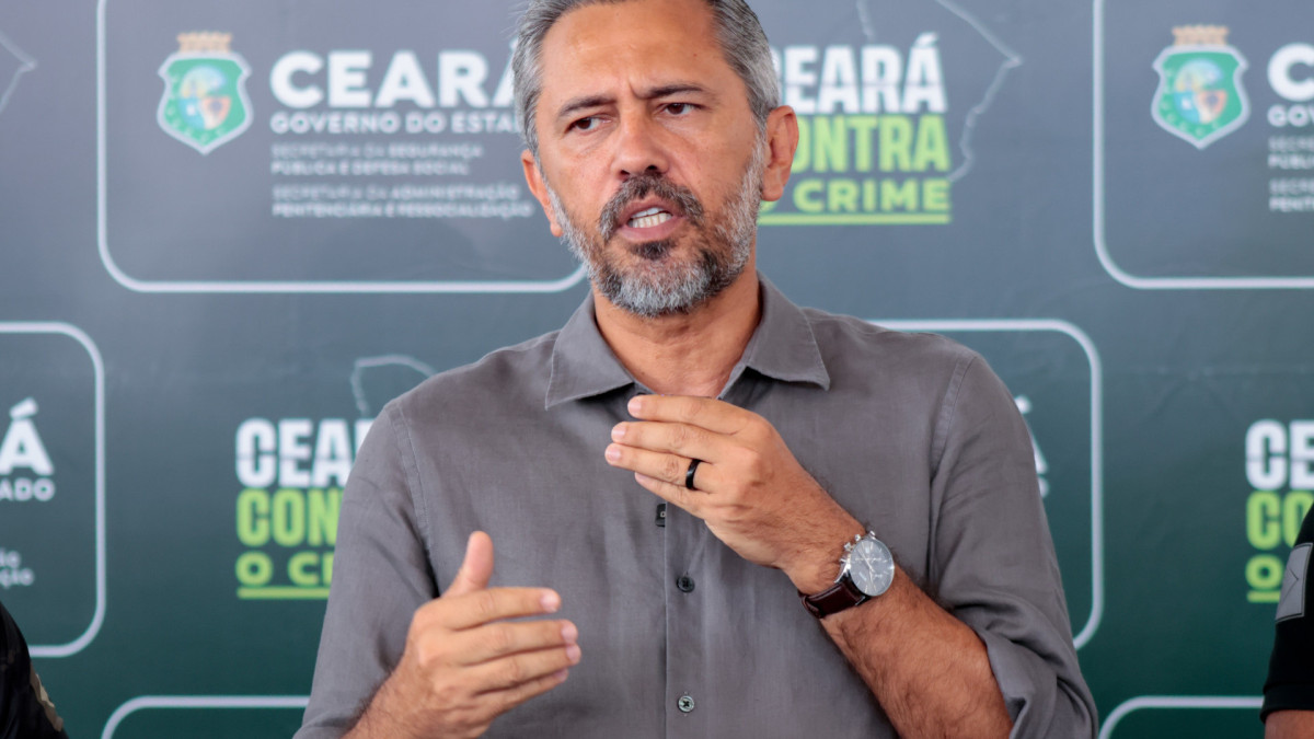 Elmano afirmou que em v&aacute;rios munic&iacute;pios grupos pol&iacute;ticos de situa&ccedil;&atilde;o e oposi&ccedil;&atilde;o est&atilde;o ao lado do governo
