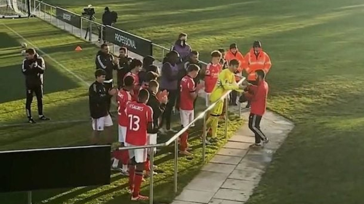 Fã do Benfica foi até a Inglaterra para ver o time sub-21 vencer o Newcastle pela Premier League International Cup