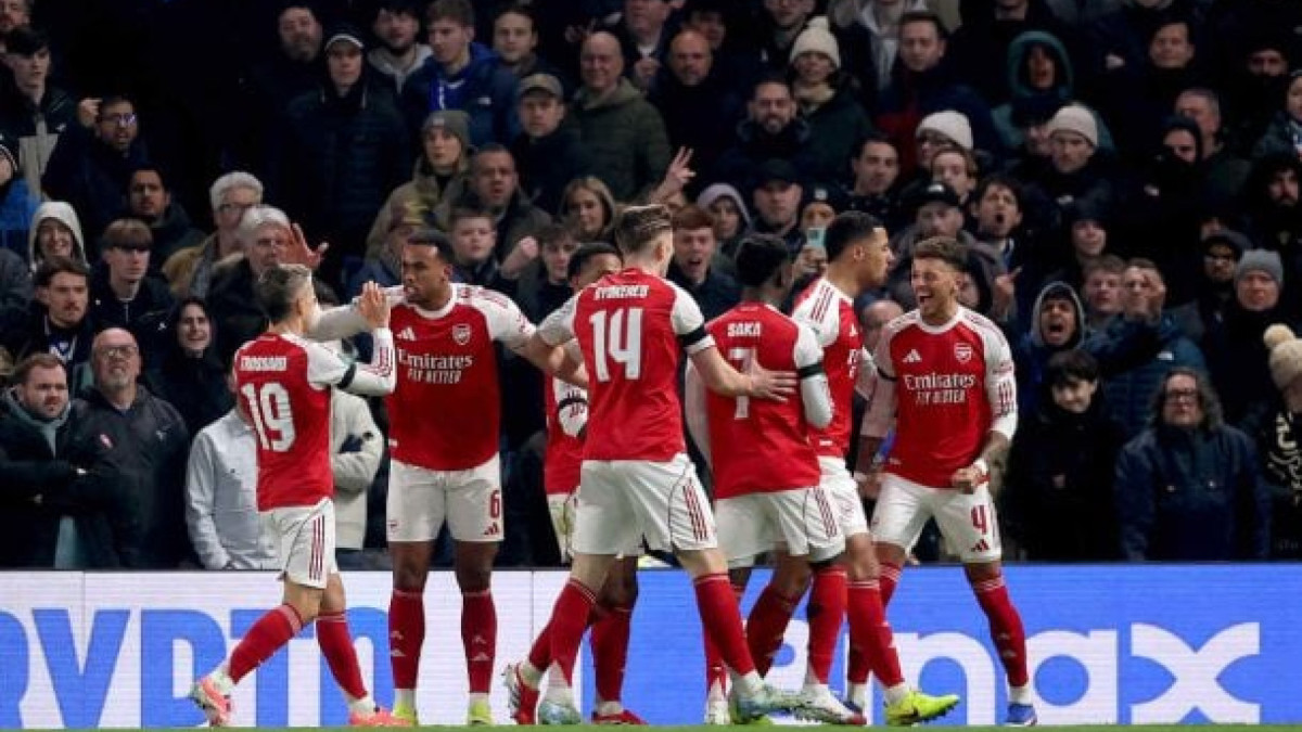 Em jogo incrível no Derby de Londres, Gunners jogam bem, se aproveitam de 