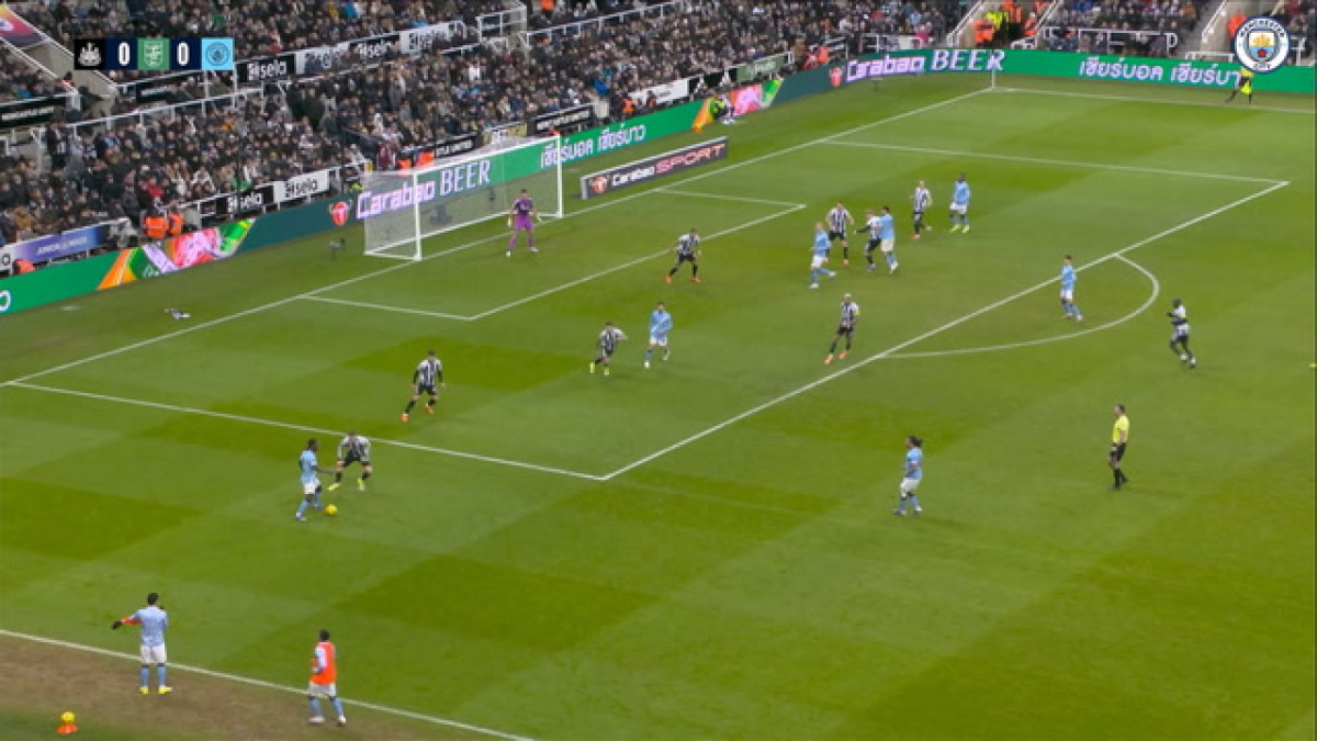 Semenyo marca após linda assistência de Doku