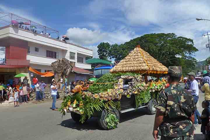 O povo Ifugao possui uma cultura distinta, caracterizada por rituais, canções, danças e um profundo respeito pela natureza e pelos ancestrais.