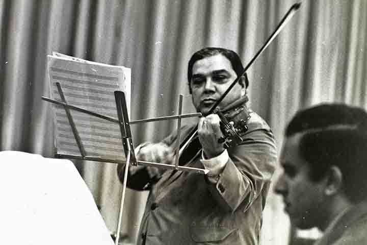 César Guerra-Peixe (1914–1993) - Compositor nascido no Rio de Janeiro, foi também um regente e pesquisador que se destacou pela investigação do folclore brasileiro. Inicialmente ligado ao dodecafonismo, acabou enveredando pelo nacionalismo musical, inspirado em ritmos e melodias populares. 
