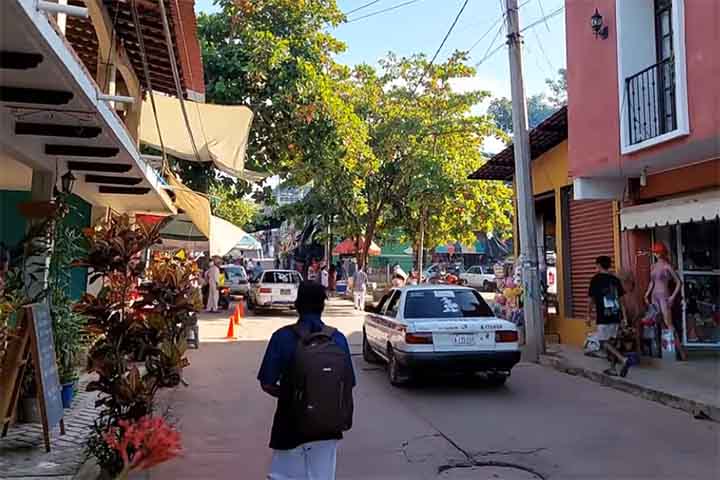 Apesar das belezas e da importância histórica, Xochistlahuaca é historicamente uma das regiões mais pobres do estado de Guerrero.