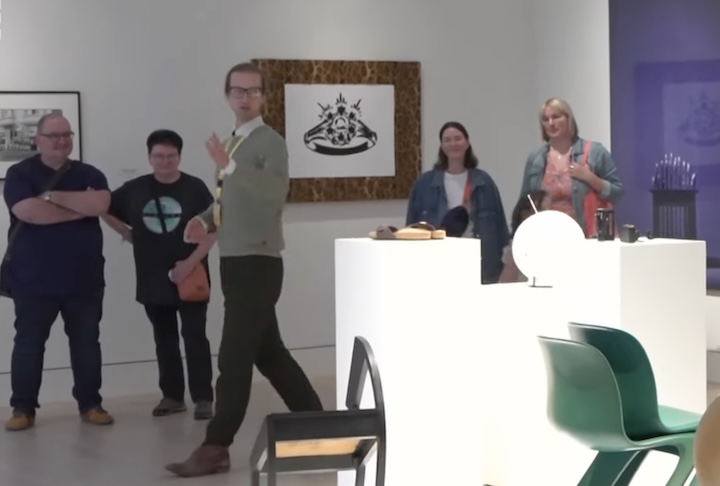 Cada tour — anunciado pela instituição como “extremamente desagradável” — custa 7 euros (aproximadamente R$ 42).