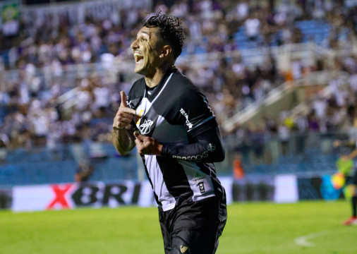 Vina marcou o gol do Ceará na vitória diante do Maranguape, pelo Campeonato Cearense. 