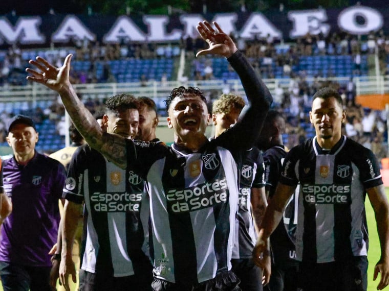 Vina comemora o gol marcado contra o Maranguape