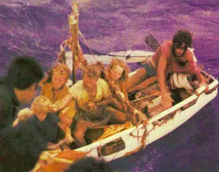 Depois de muito perrengue tendo que comer carne crua de tartaruga e peixes-dourado, eles conseguiram ser resgatados por um barco pesqueiro japonês, no dia 23 de julho de 1972, após 38 dias perdidos no mar.