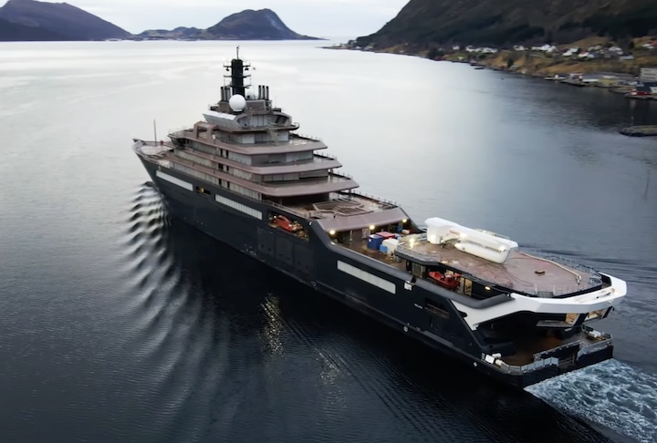 Apesar da velocidade mais baixa (17 nós), destaca-se pela enorme autonomia, propulsão diesel-elétrica e capacidade para 36 hóspedes e 54 tripulantes, distribuídos em 18 cabines.