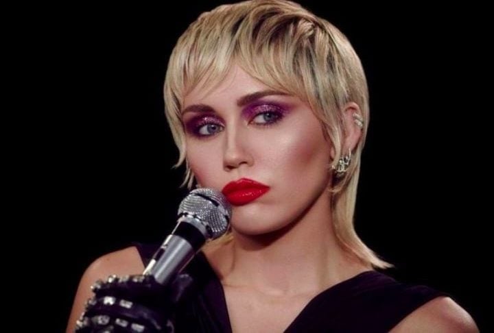 Em 2025, ela conquistou seu terceiro Grammy com “II Most Wanted”, colaboração com Beyoncé, vencedora na categoria Melhor Performance Country de Duo ou Grupo e, no mesmo ano, lançou o álbum visual “Something Beautiful”, que trouxe os singles “End of the World”, “More to Lose” e “Easy Lover”, além de ter sido exibido nos cinemas.

