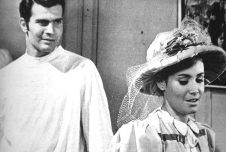 Sua carreira teve início nos anos 1960, fazendo novelas para a extinta TV Excelsior, mais especificamente em A Deusa Vencida, de 1965.