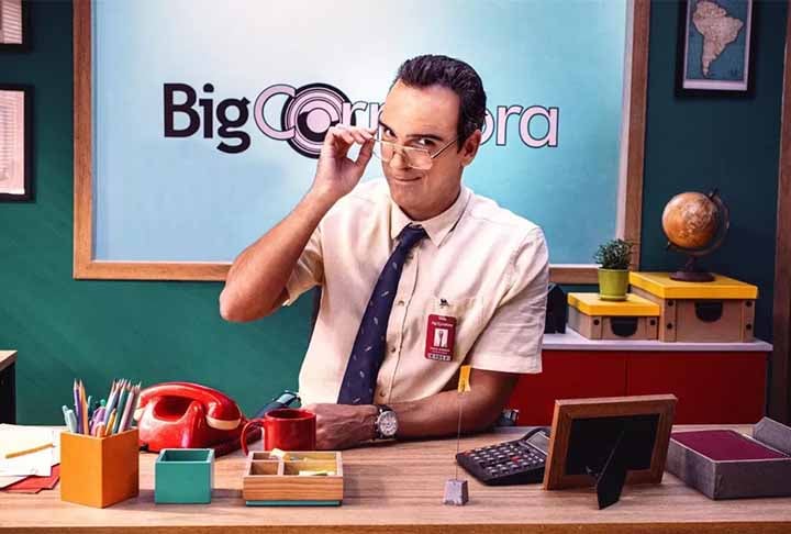 Tadeu Schmidt renovou seu contrato com a Globo até 2027 e segue firme como apresentador do Big Brother Brasil, que começou recentemente sua edição 26. E você sabe qual será o novo salário da fera? Veja com o Flipar!