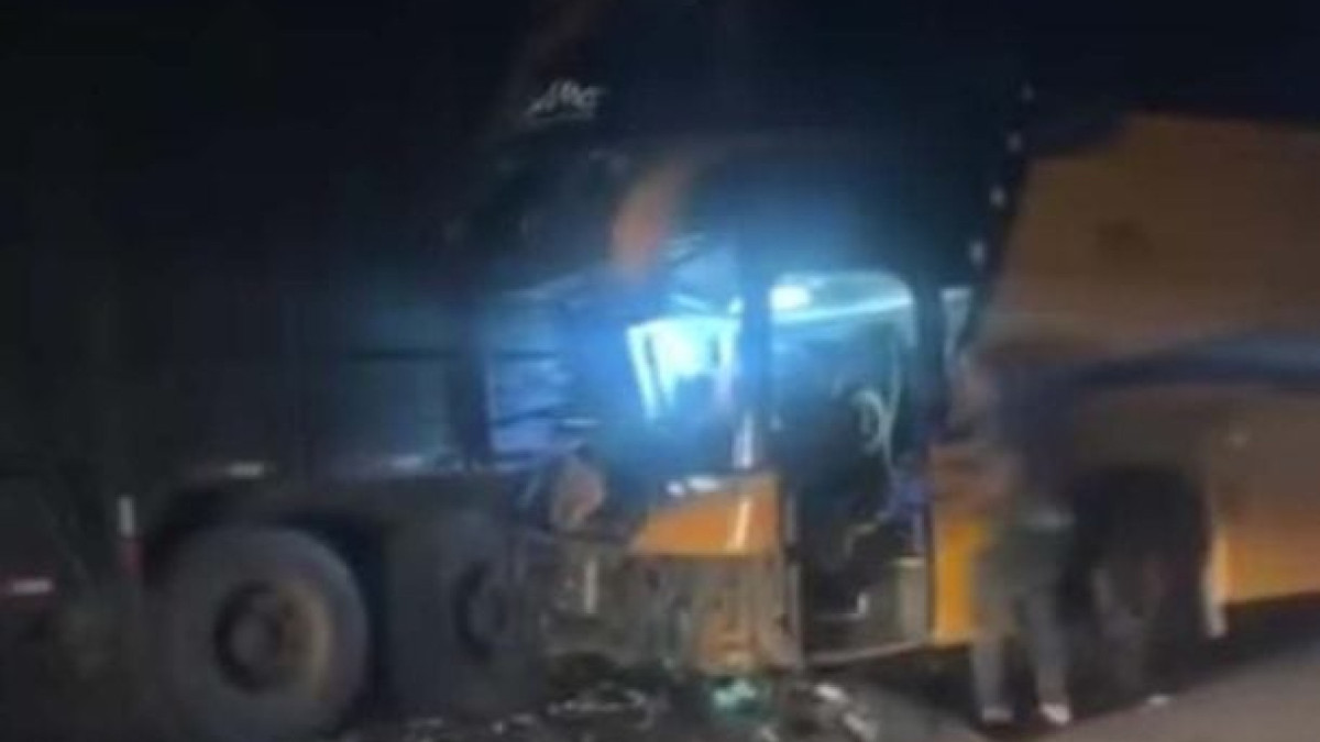 Veículo da delegação bateu em caminhão parado na volta da Copinha; Hecton Alves faleceu no local e treinador Ronan Tyezer está hospitalizado