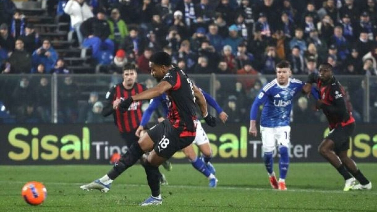 Francês marca dois gols e sofre pênalti em virada sobre 