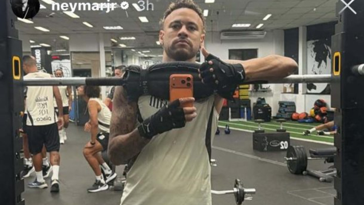 Craque realizou atividade junto com jogadores alvinegros que foram titulares no clássico contra o Palmeiras