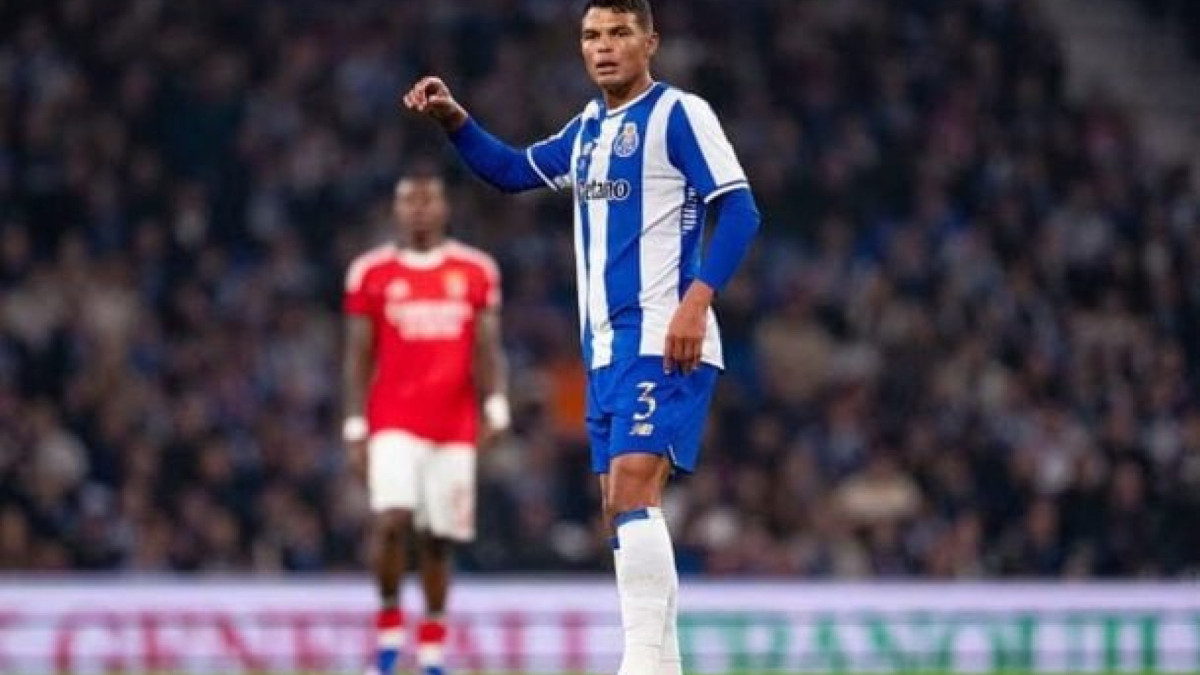 Com zagueiro de titular durante os 90 minutos, Dragão decide em bola parada e segura pressão encarnada até o apito final