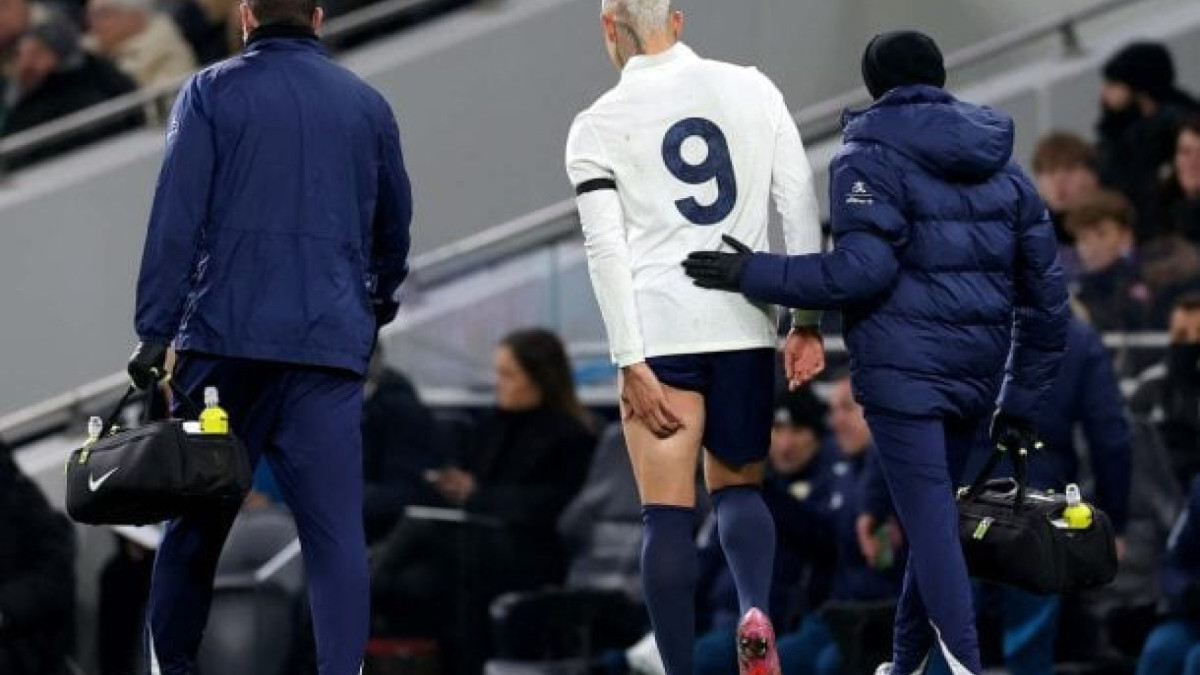 Atacante sofreu a lesão na derrota do Tottenham para o Aston Villa no último sábado (10), em jogo válido pela Premier League