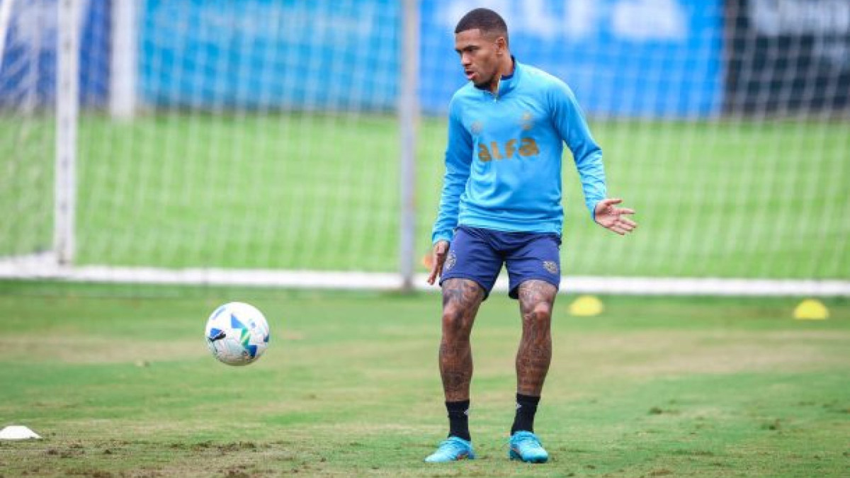 Chegada de Caio Paulista aumenta a concorrência na lateral esquerda, e Lucas Esteves sai dos planos do Imortal