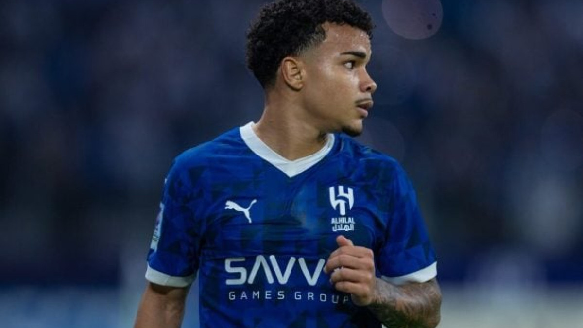 Atacante negocia empréstimo até o fim da temporada e é aguardado no Brasil para exames e assinatura de contrato