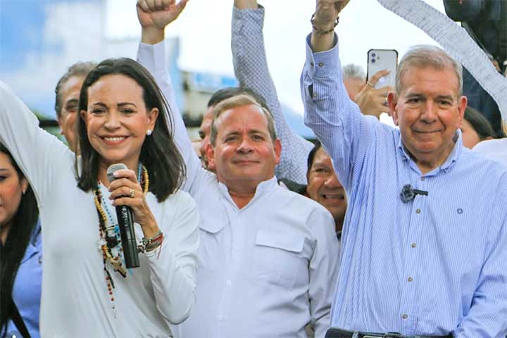 A crise se aprofundou após as eleições de 2024, quando Maduro declarou vitória em um processo amplamente contestado pela oposição e por diversos países, entre eles Brasil, Argentina e Estados Unidos, que não reconheceram o resultado.
