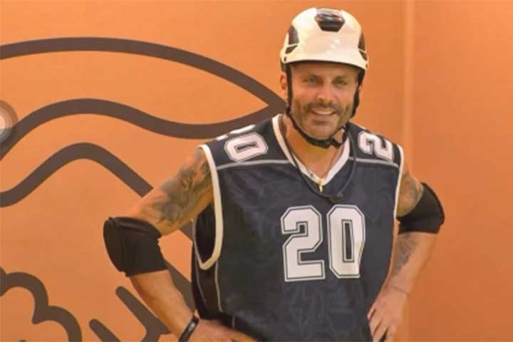 Henri Castelli se manifestou pela primeira vez sobre o ocorrido por meio de um comentário no perfil do reality no Instagram. Gratidão por todo carinho, escreveu. 