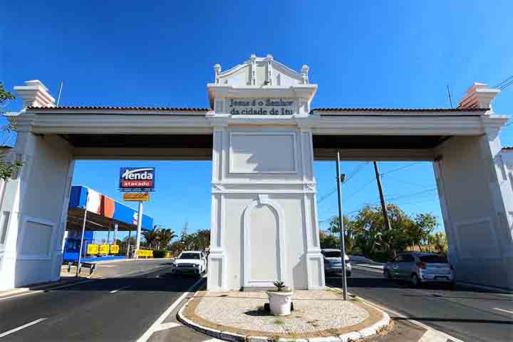 Com boa qualidade de vida, o município se destaca em áreas como educação, saúde, renda e lazer, sendo atrativo tanto para moradores quanto para turistas.