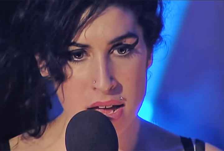 Rehab – Amy Winehouse: Presente no álbum “Back to Black”, trouxe letra autobiográfica e forte influência do soul clássico. A música venceu o prêmio de Gravação do Ano no Grammy e se consolidou como um dos principais símbolos da carreira da artista, que faleceu em 2011.
