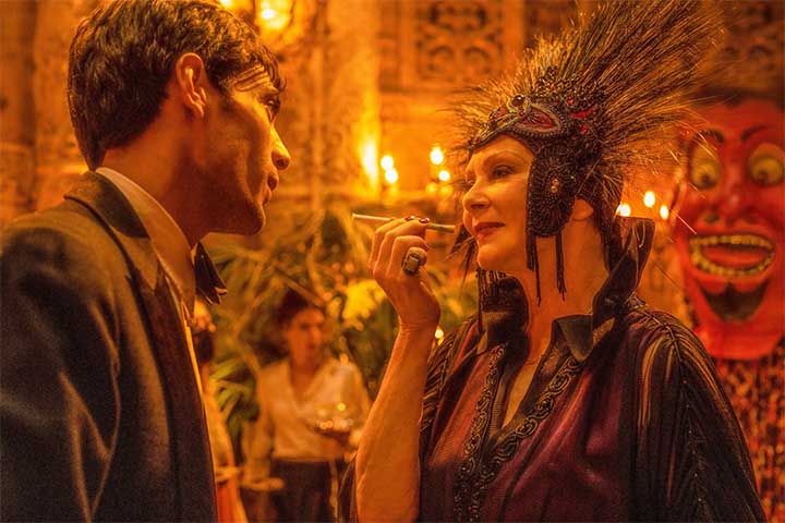 Entre 2000 e 2004, integrou o elenco da série dramática “The District”, interpretando a supervisora de detetives e ex-esposa do personagem principal. Também se destacou como dubladora em produções animadas, como “Kim Possible” e “The Oblongs”.
