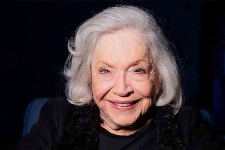 Nathalia Timberg - uma das atrizes mais icônicas do país, com mais de sete décadas de carreira. Timberg continua sendo referência na dramaturgia brasileira, conhecida por personagens marcantes que atravessam gerações. Sua última participação em produção televisiva foi em Fuzuê em 2023, após quatro anos desde Dona de Mim em 2019.
