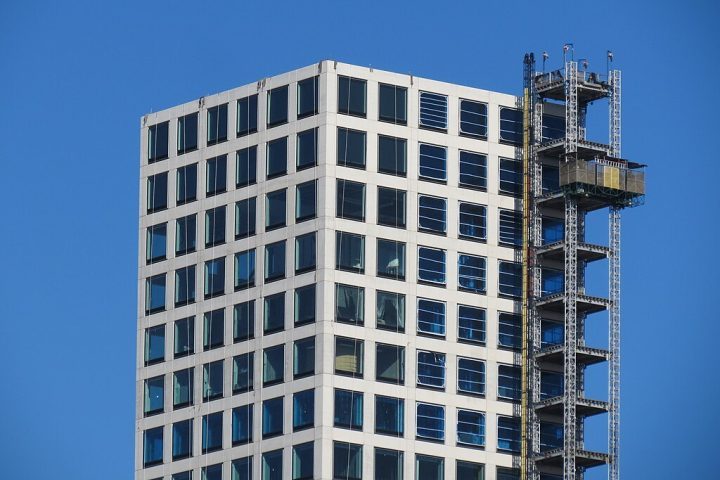 Segundo especialistas ouvidos pelo The New York Times, o prédio está submetido a um estresse estrutural maior do que o planejado e pode se tornar “inabitável” se não passar por reparos.