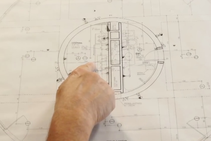 Eu acho que em São Paulo, por exemplo, caberia alguma coisa. Curitiba, não. Curitiba ainda é muito conservadora, afirmou Bruno de Franco, arquiteto que projetou o Suite Vollard. 