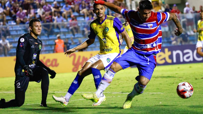 Bareiro, atacante do Fortaleza, durante jogo contra o Quixadá 