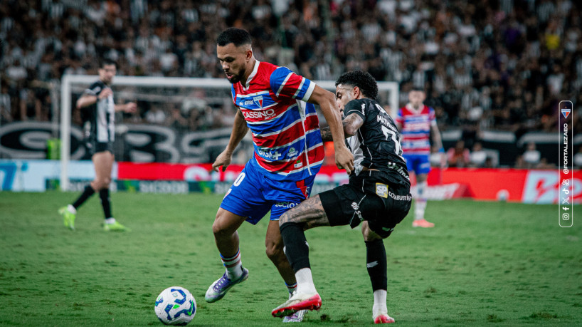 Pablo Roberto, volante do Fortaleza, durante jogo contra o Ceará 
