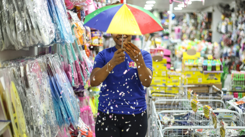 ￼COMÉRCIO ainda finaliza o estoque e a decoração das lojas para os festejos 