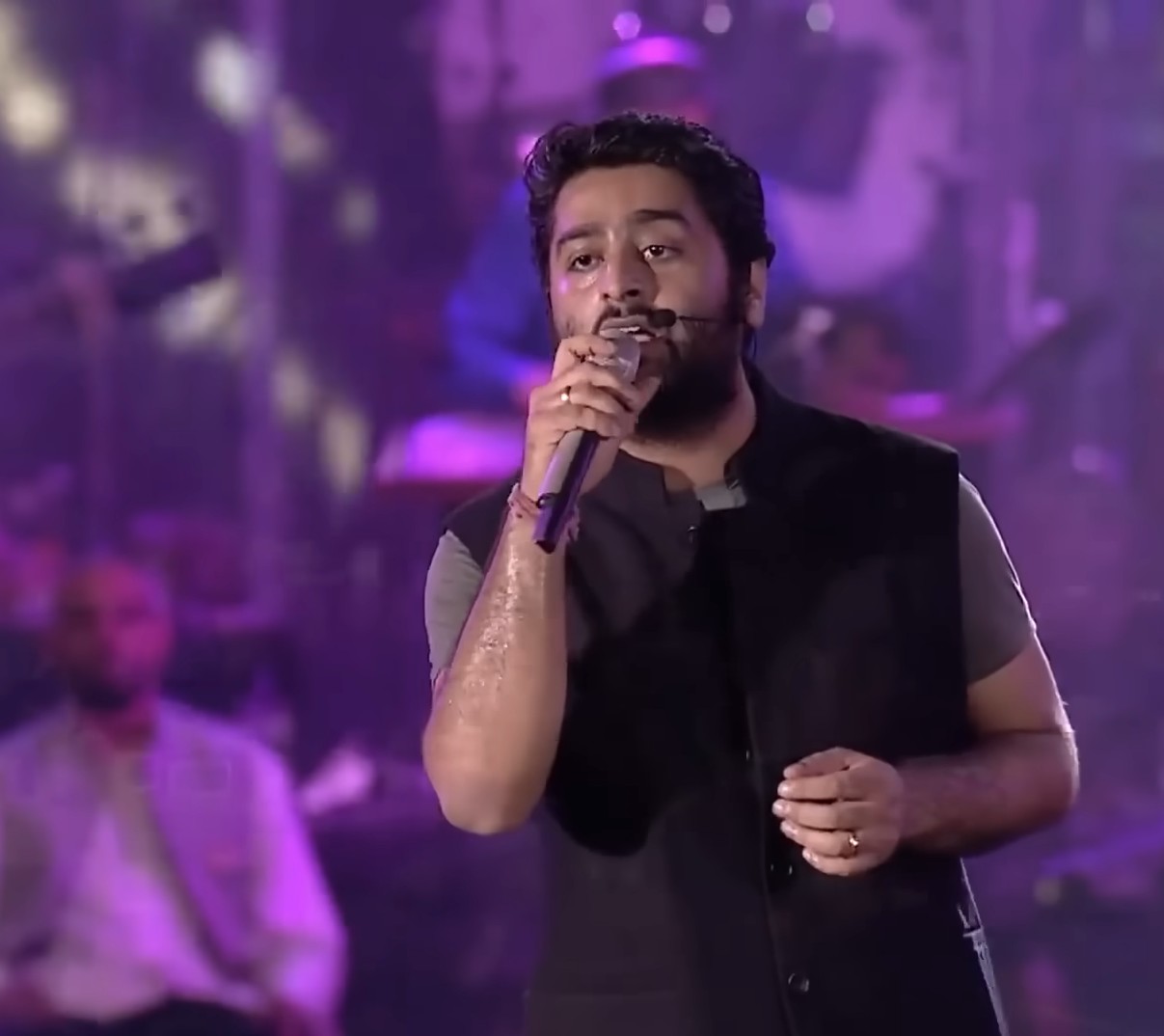 Arijit Singh alcançou a nona posição do top 10 global de artistas mais ouvidos do Spotify em 2025, ao lado de nomes como Bad Bunny, Taylor Swift e The Weeknd. Na Índia, manteve sua liderança absoluta e foi, pelo sétimo ano consecutivo, o artista mais ouvido do país. 
