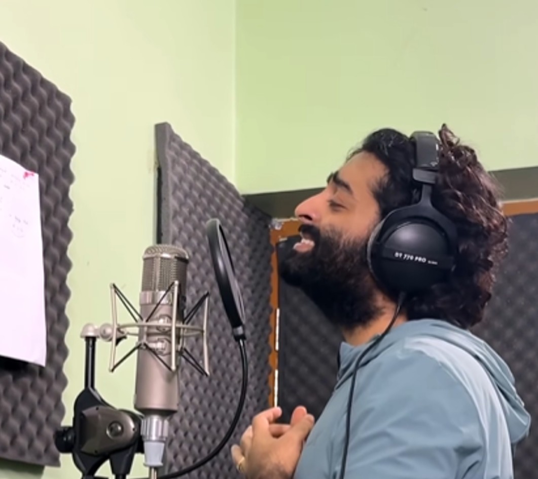 Na década de 2010, interpretou canções de destaque em filmes como “Essa Louca Juventude”, “Expresso de Chennai”, “Coquetel” “Barfi!”,  “Irreverentes”, “Dor de Amor” e “Guerra”. 
