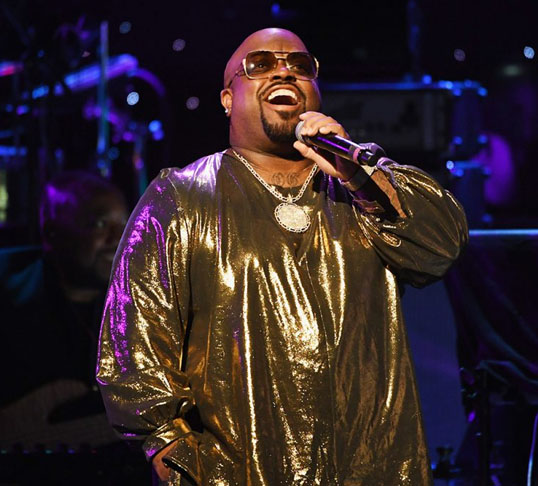 Crazy – Gnarls Barkley: Música do duo formado pelo DJ e produtor Danger Mouse e o cantor e rapper CeeLo Green, a faixa integra o álbum “St. Elsewhere” e se destacou pela combinação inovadora de soul, pop e música eletrônica. A canção venceu o Grammy de Melhor Performance Urbana Alternativa.