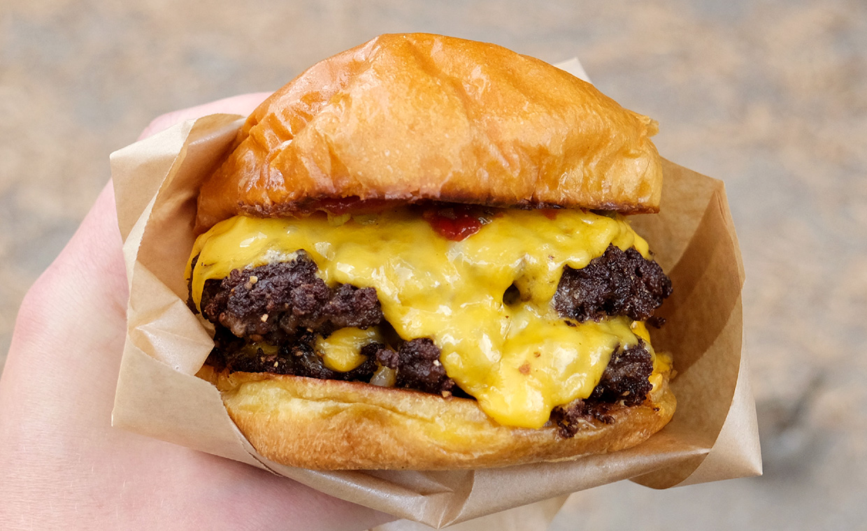 7. Funky Chicken Food Truck: Presente nos arredores do centro de Estocolmo, tem sido um dos favoritos no cenário dos food trucks da Suécia.Localizados em Nacka Strand e servindo hambúrgueres na hora do almoço, eles se tornaram o destino preferido dos amantes de carne.