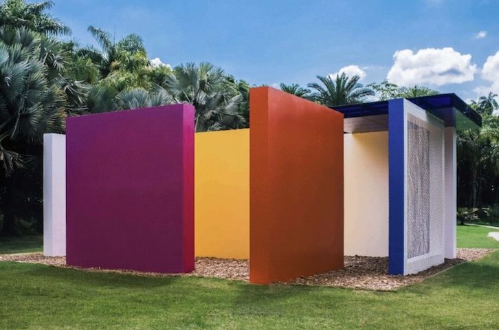 A coleção é formada por milhares de obras de artistas brasileiros e internacionais — incluindo nomes como Hélio Oiticica, Yayoi Kusama, Cildo Meireles, Olafur Eliasson e muitos outros. 
