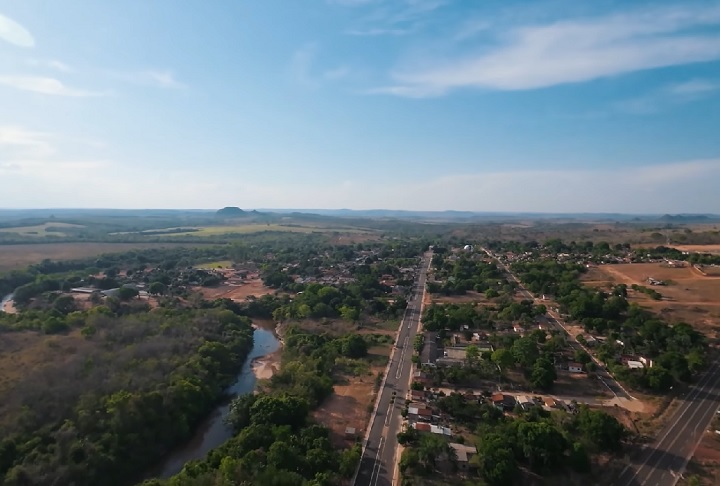 O Domo abrange os municípios de Araguainha e Ponte Branca, em Mato Grosso, estendendo-se até Alto Araguai  em e Mineiros (GO). 