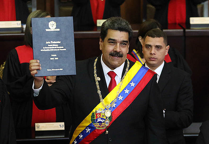 Maduro chegou ao poder em 2013 como sucessor do regime de Hugo Chávez, que morreu em março daquele ano. Desde então, seu governo tem sido alvo constante de críticas internacionais, sobretudo em relação ao desrespeito às instituições democráticas. 
