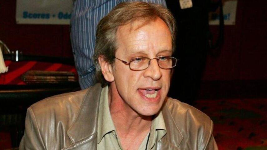 Na vida pessoal, Jean Smart foi casada por 35 anos com o ator Richard Gilliland, de Apertem os Cintos, o Piloto Sumiu 2, que morreu em março de 2021, após uma breve doença. 
