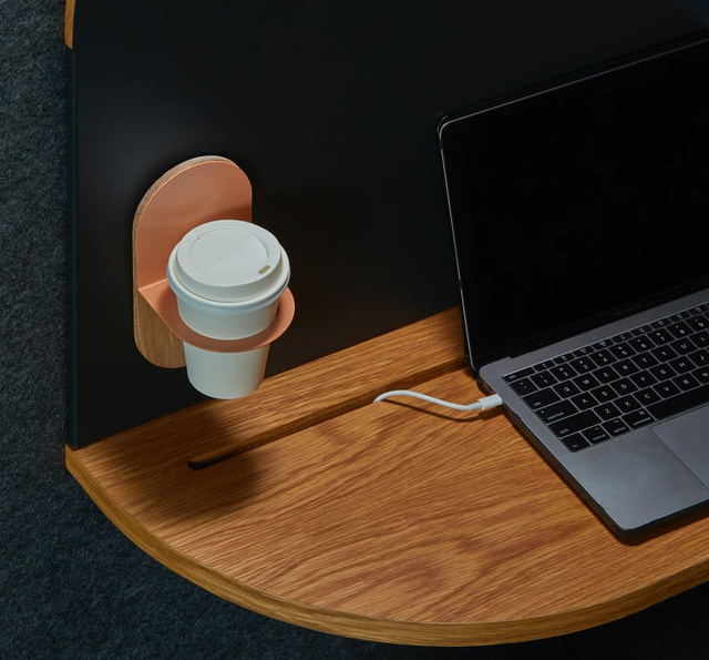 Carregou o notebook? Carregou o celular? Tire da tomada. Não faz mal nenhum. 