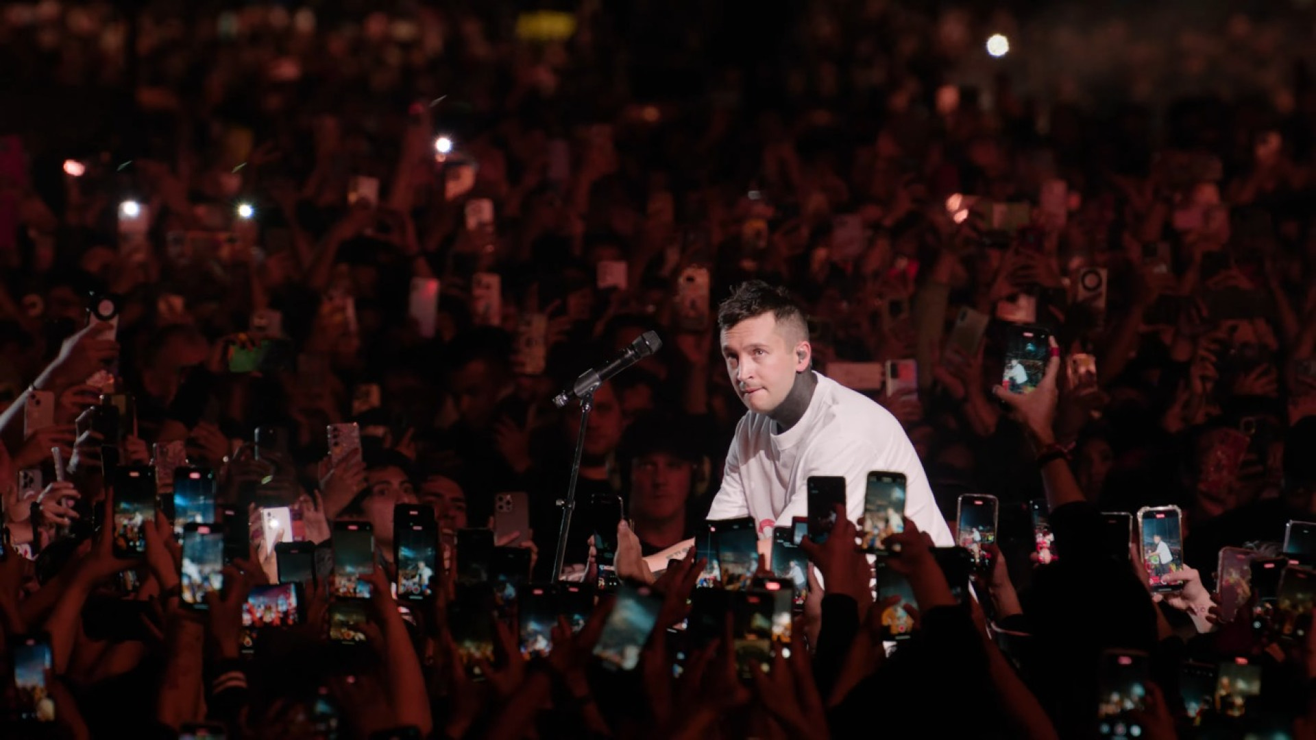 Show do duo Twenty One Pilots na Cidade do México é exibido em cinemas brasileiros em fevereiro de 2026; filme-concerto apresenta bastidores da apresentação e relatos de Tyler Joseph (vocalista) e de Josh Dun (baterista)