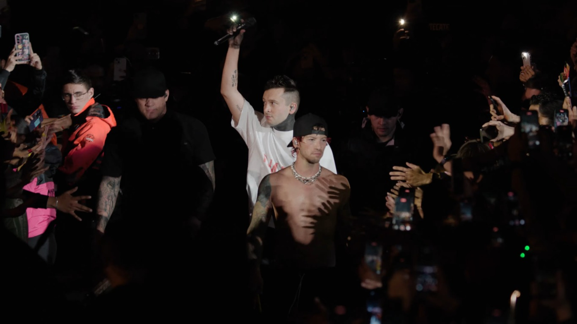 Show do duo Twenty One Pilots na Cidade do México é exibido em cinemas brasileiros em fevereiro de 2026; filme-concerto apresenta bastidores da apresentação e relatos de Tyler Joseph (vocalista) e de Josh Dun (baterista)