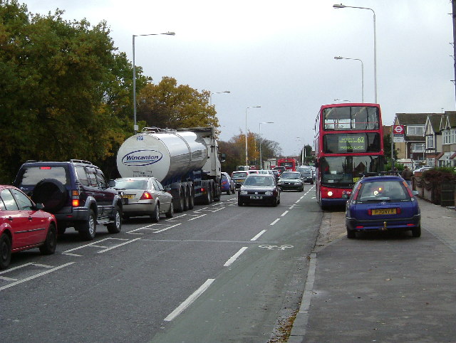 A Inglaterra é o país que mais simboliza essa mão que, por isso mesmo, leva o nome de inglesa. 