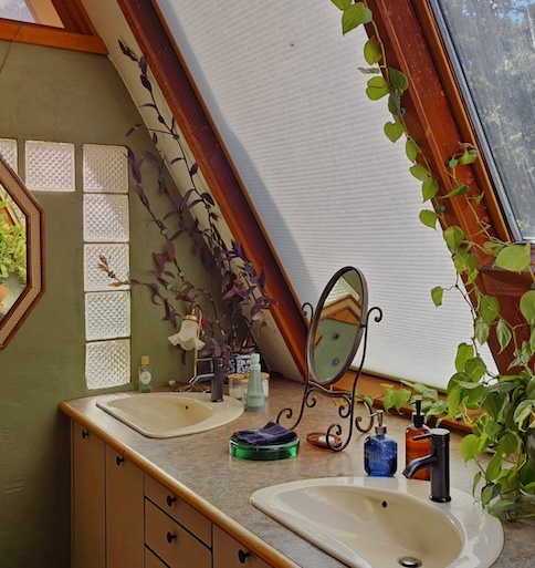 É uma moradia que exige muito cuidado, e investimos imenso trabalho nesses últimos anos para levá-la ao estado em que se encontra agora”, relembrou.