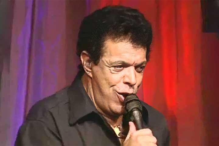 Fogo e Paixão – Composta por Rose e Paulo Sérgio Valle em 1985, é uma música romântica e brega, eternizada pela voz marcante de Wando.