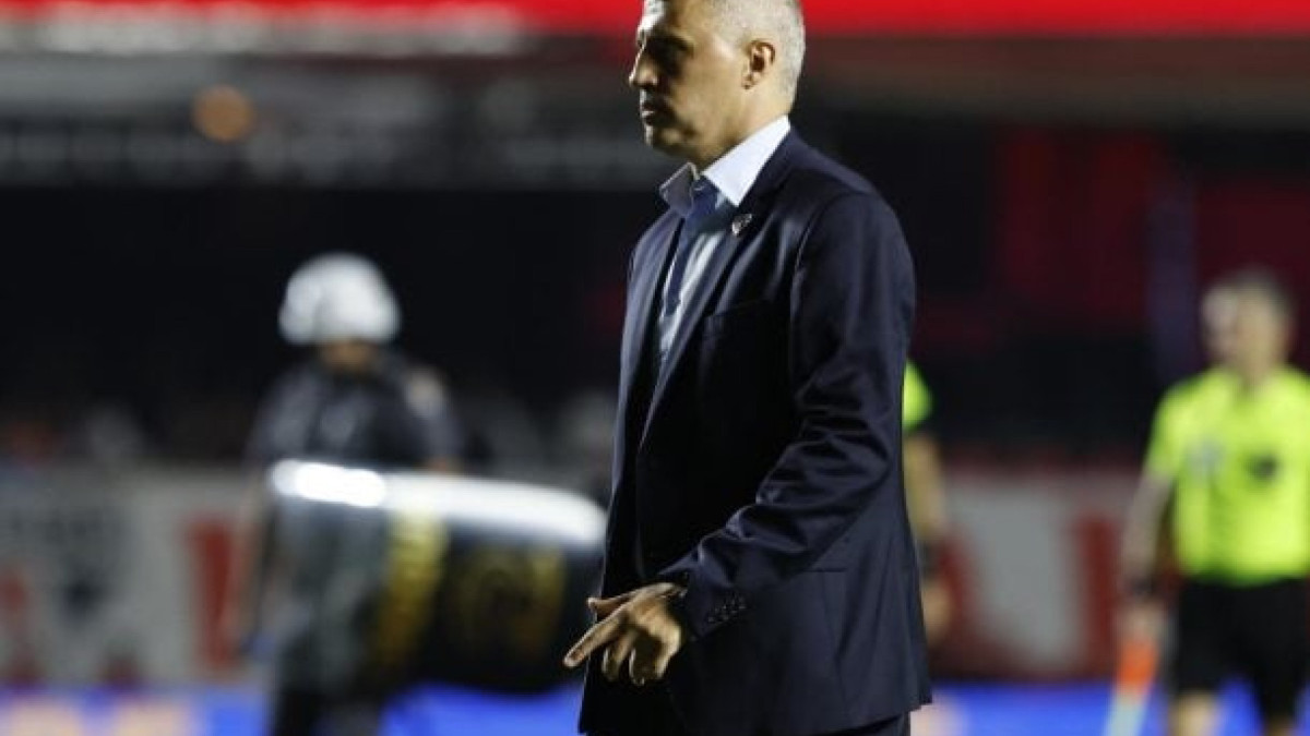 Tricolor deixa de lado a formação com trinca na zaga na vitória por 1 a 0 sobre o São Bernardo no Morumbis, pela segunda rodada do Paulistão