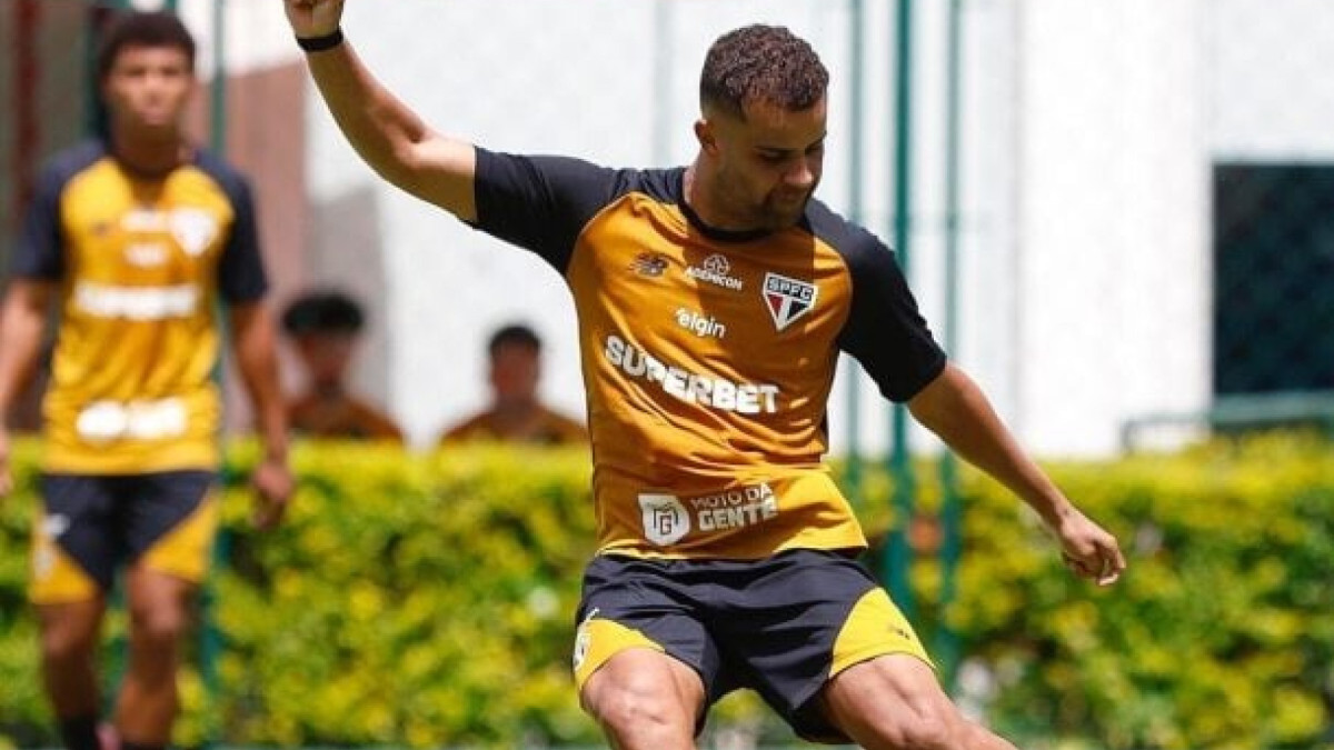 Timão tem tratativas em andamento para contratar o jogador, que foi retirado da lista de relacionados pelo técnico Hernán Crespo